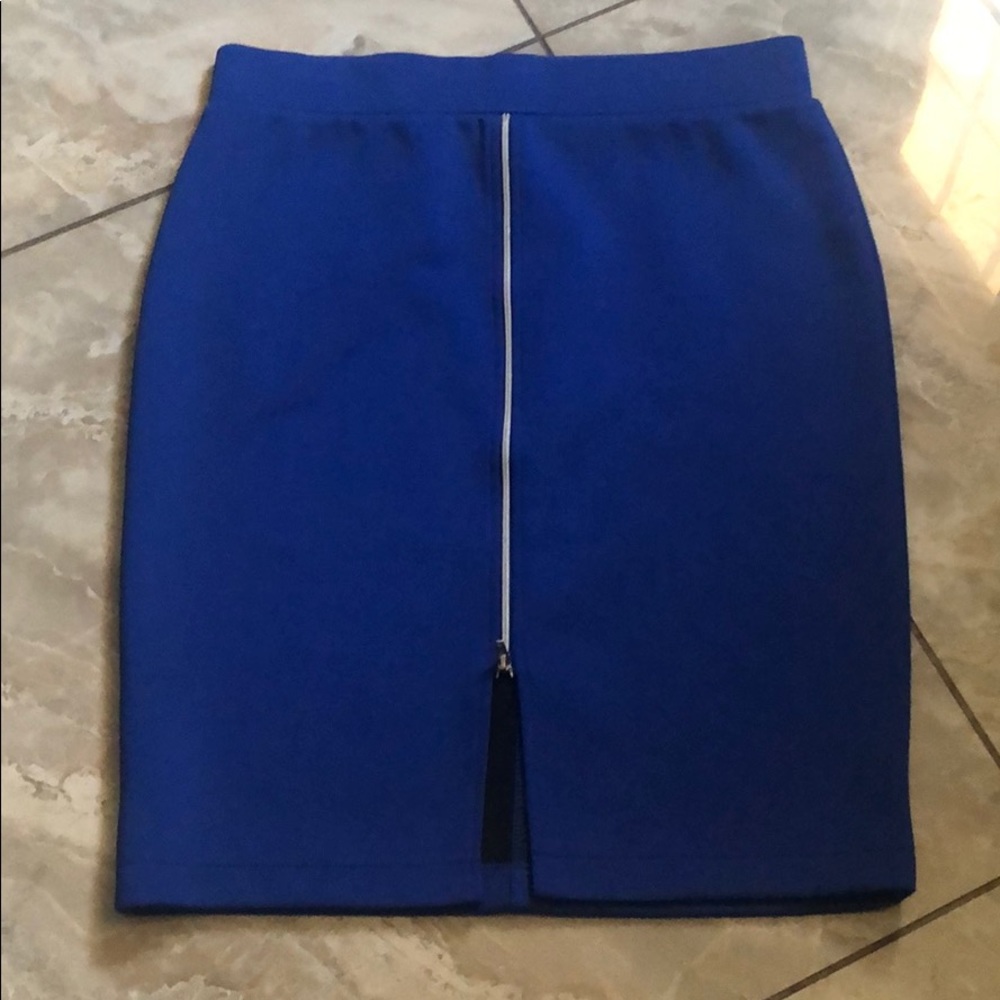 Scuba style pencil mini skirt with front zipper detail